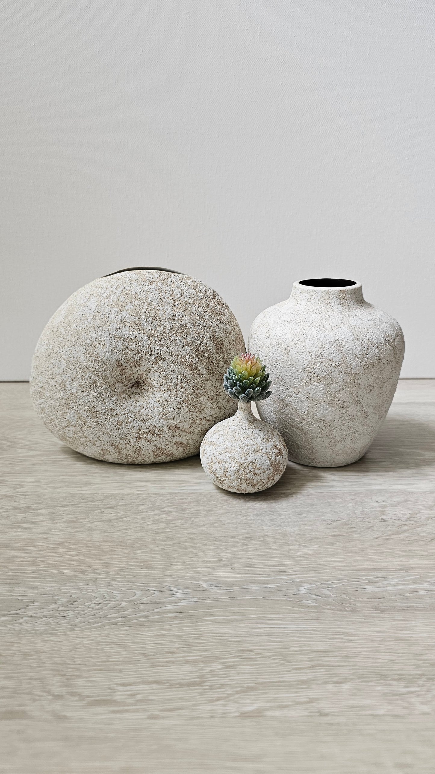 Chomcharm Vase - Medium