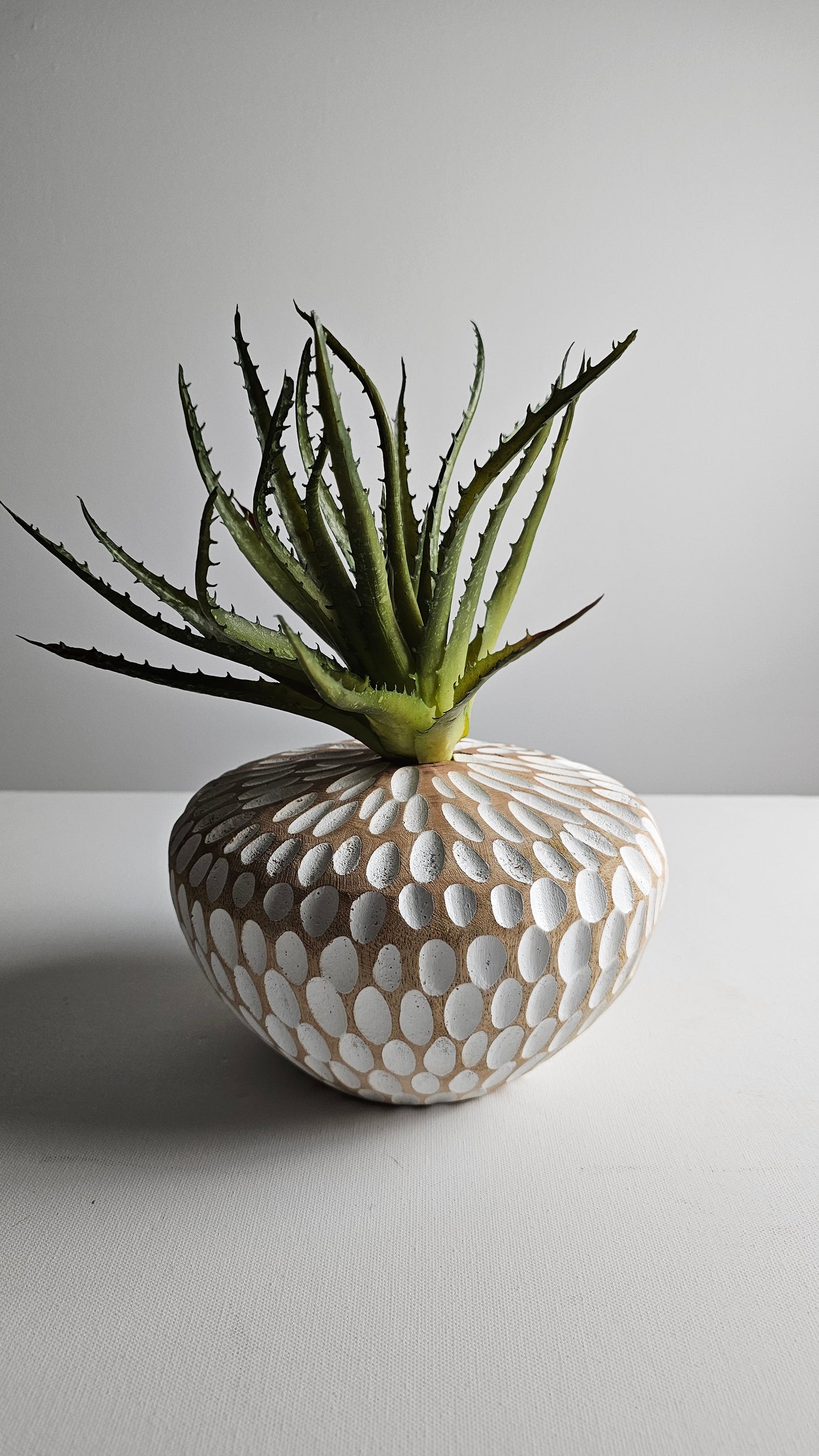 Mango Wood Vase 1.1.10 and 1.1.11