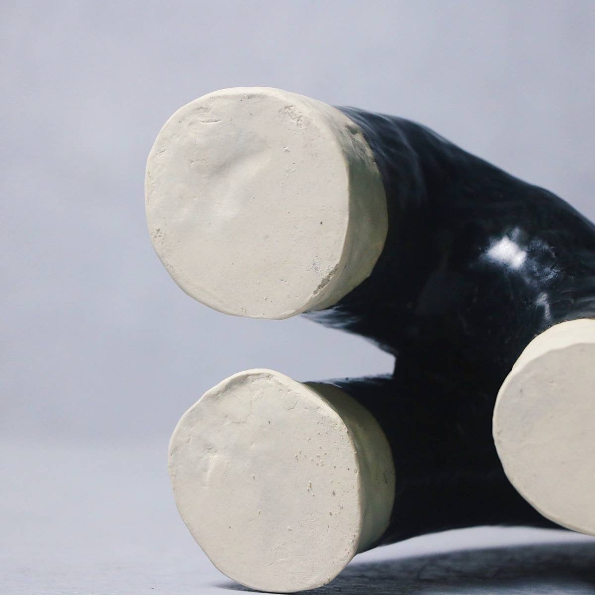 Sculptor Noir Ceramic Vase 2.1.5