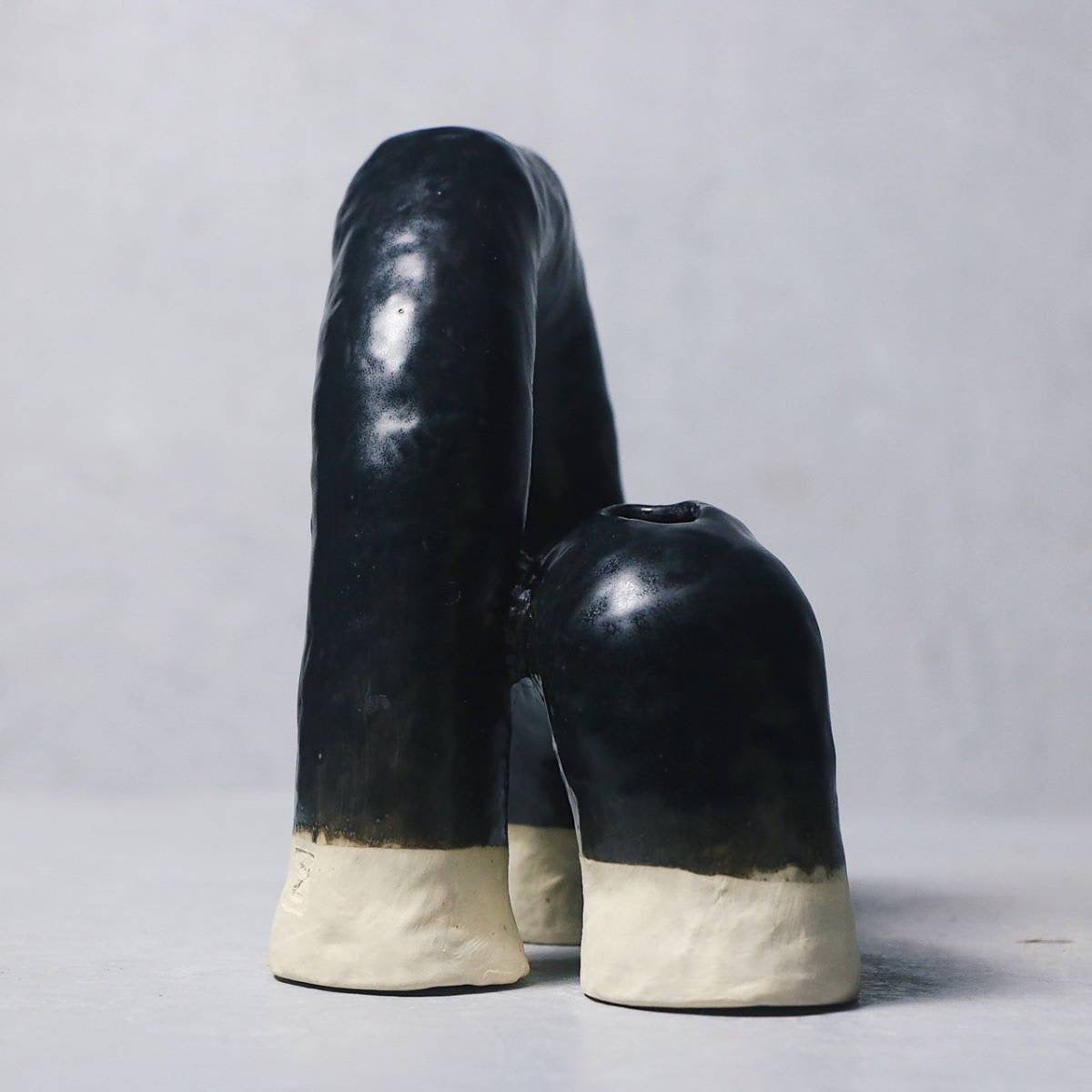 Sculptor Noir Ceramic Vase 2.1.5