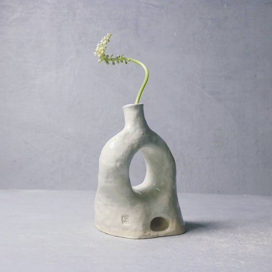 Sculptor Noir Ceramic Vase 2.1.7