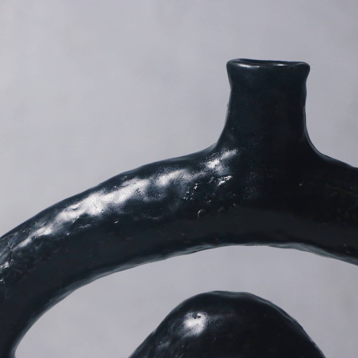 Sculptor Noir Ceramic Vase 2.1.6
