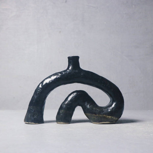 Sculptor Noir Ceramic Vase 2.1.6