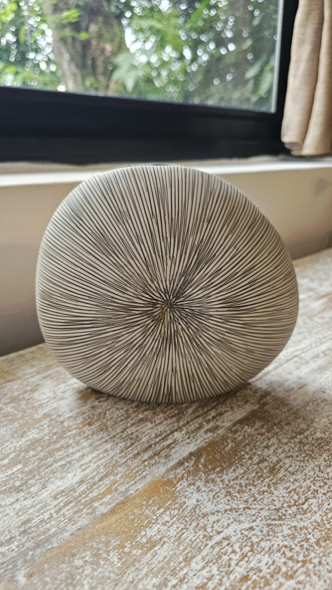 Chomcharm Vase - Medium