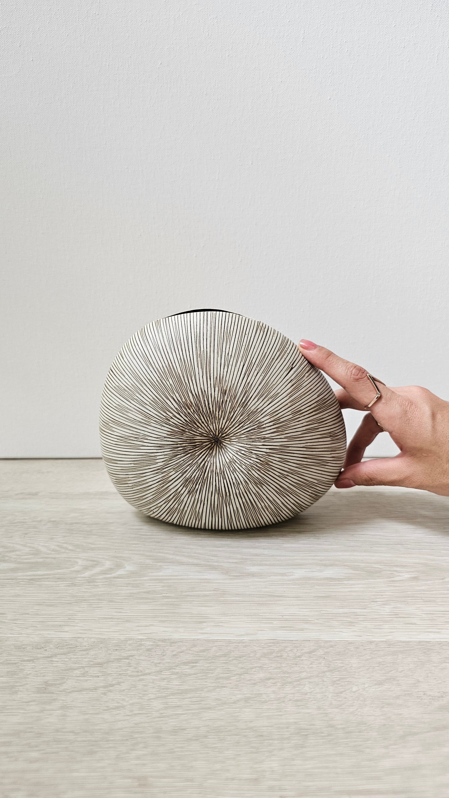 Chomcharm Vase - Medium