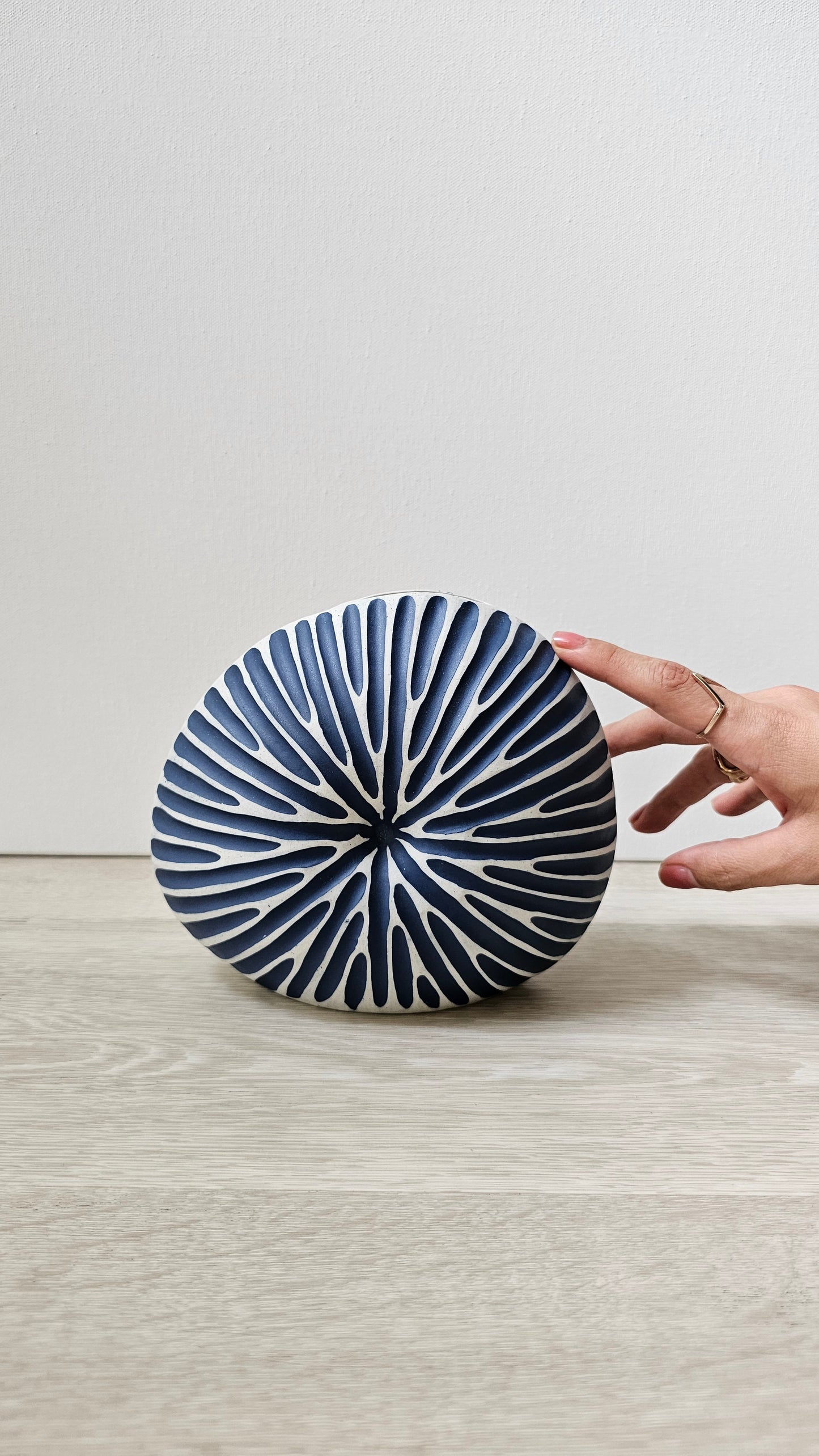 Chomcharm Vase - Medium