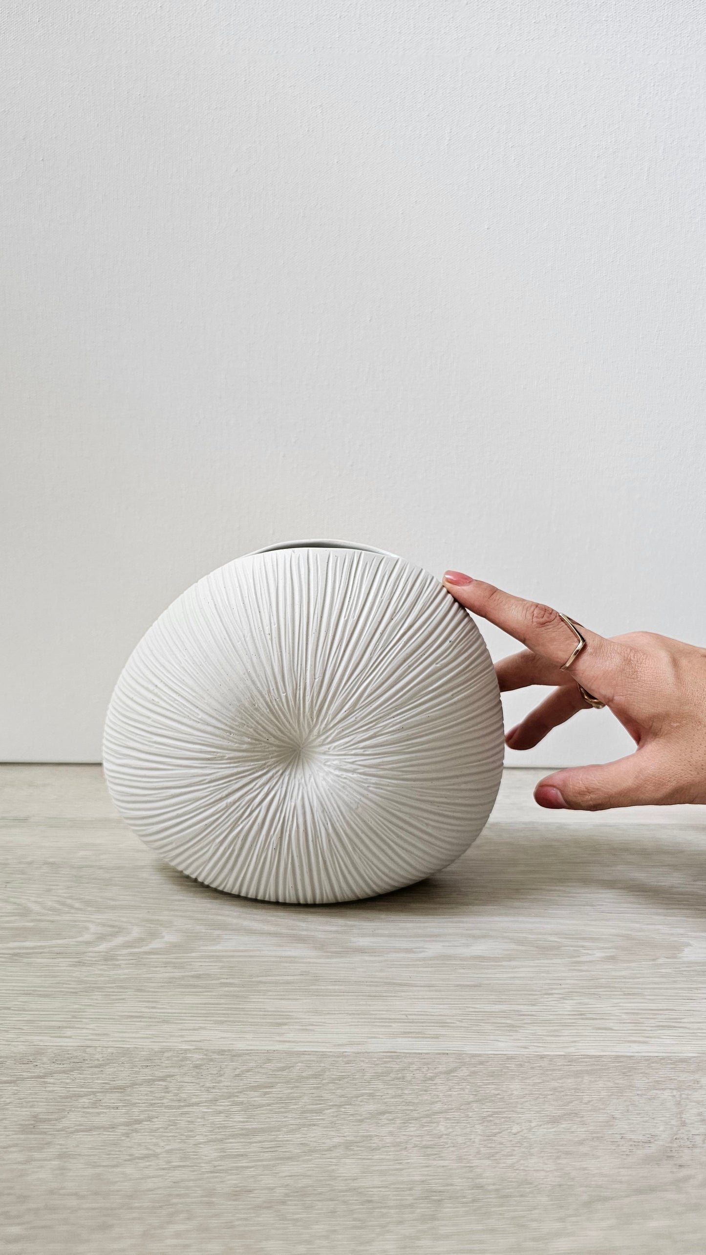 Chomcharm Vase - Medium