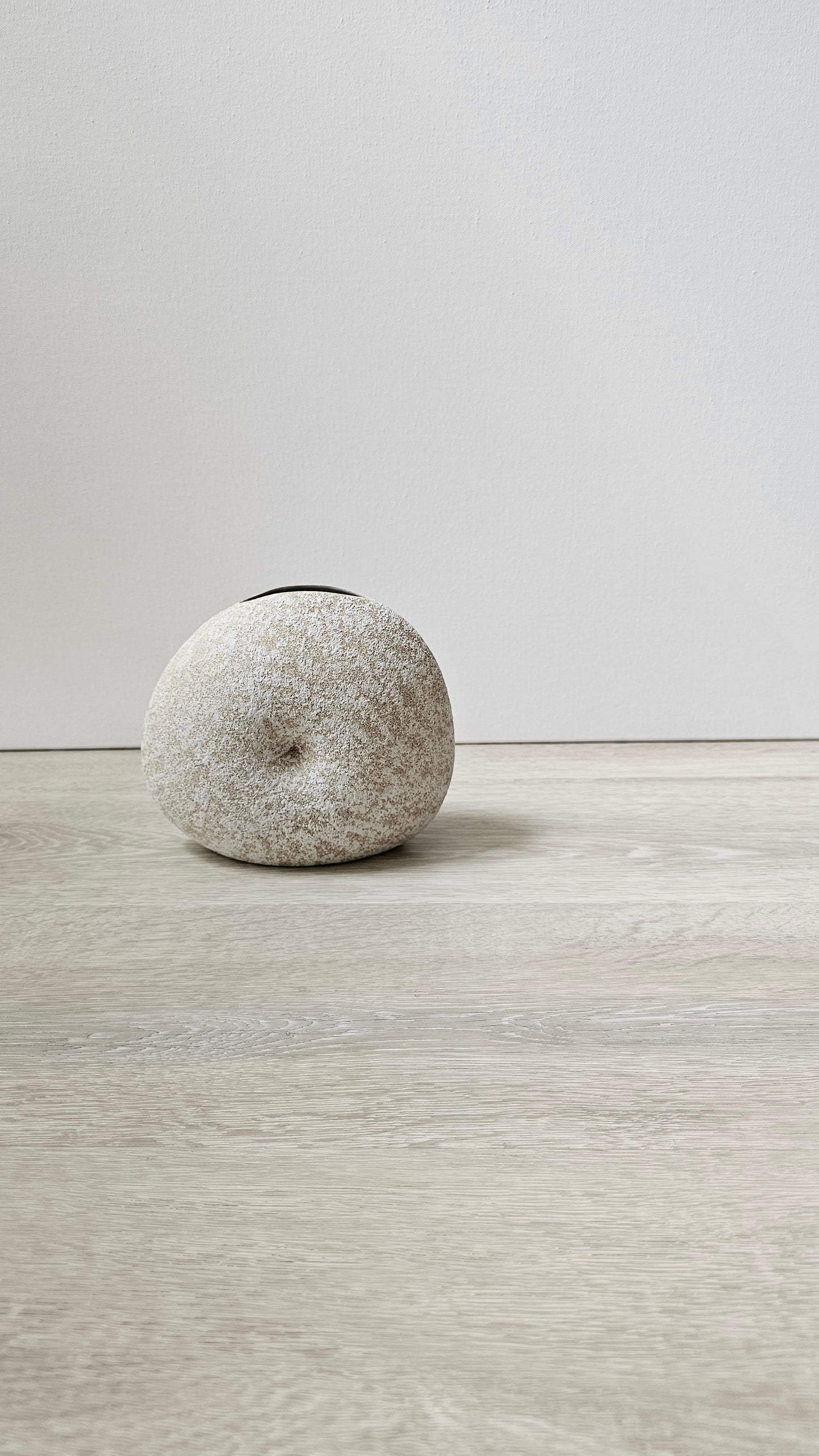 Chomcharm Vase - Medium