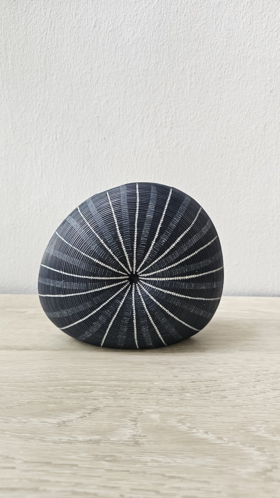 Chomcharm Vase - Medium