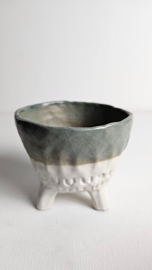 Eden Potting planter with legs (Grey Blue Glaze)