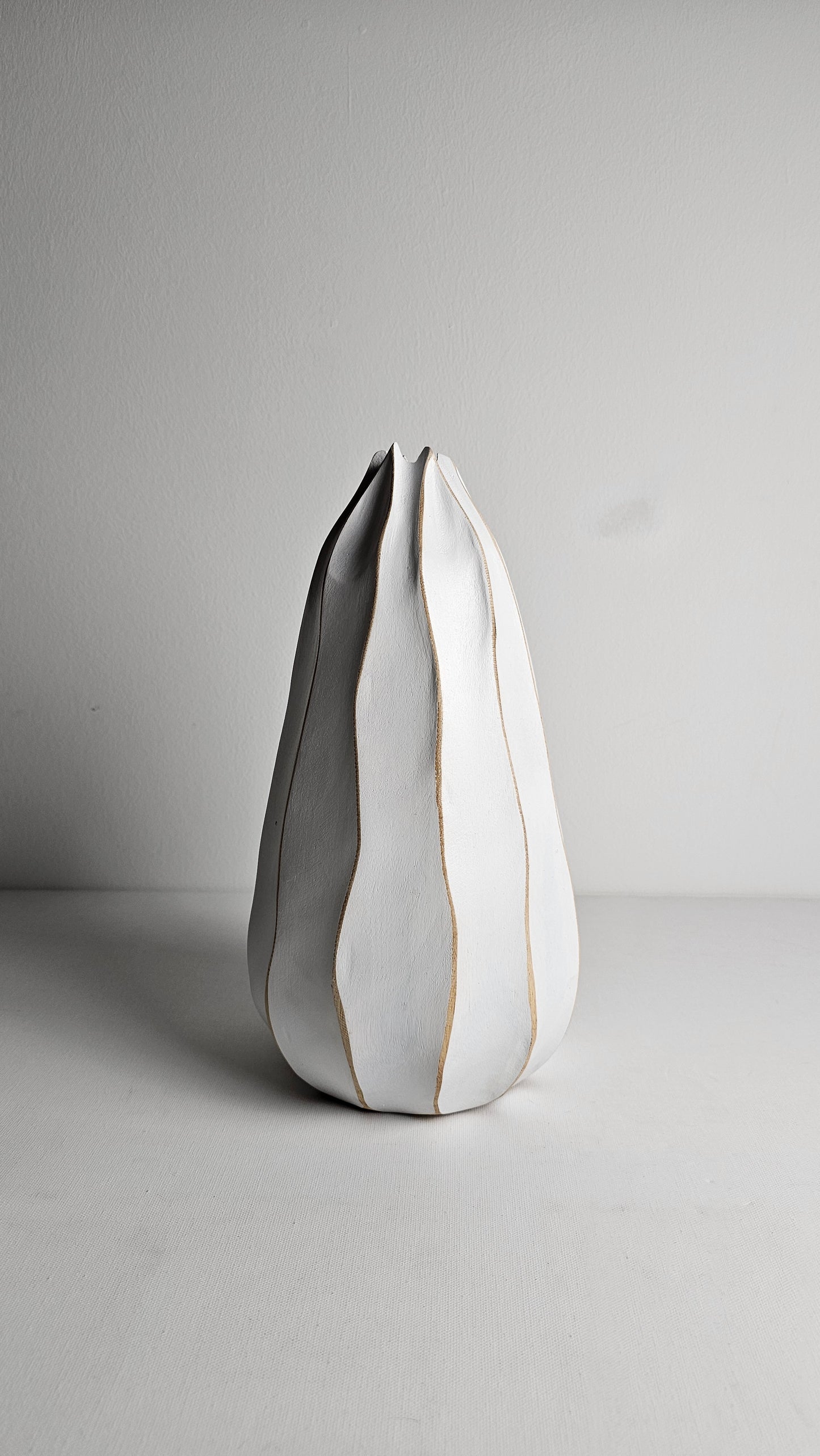 Mango wood Pod - White large vase