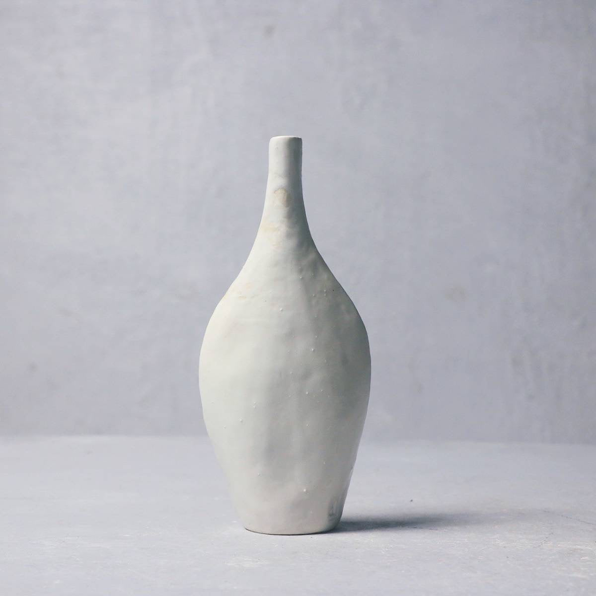 Sculptor Noir Ceramic Vase 2.1.8