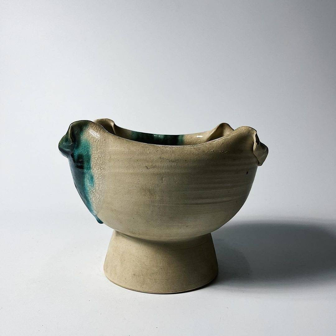 J 1.1.18 - Elevated Bowl Vase