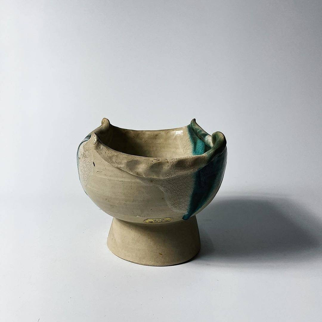 J 1.1.18 - Elevated Bowl Vase