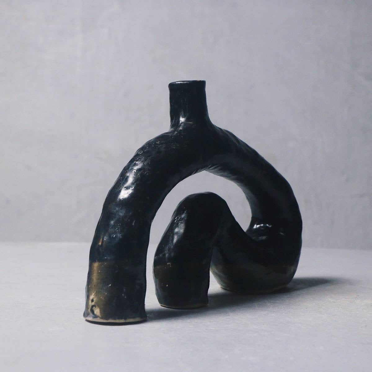 Sculptor Noir Ceramic Vase 2.1.6