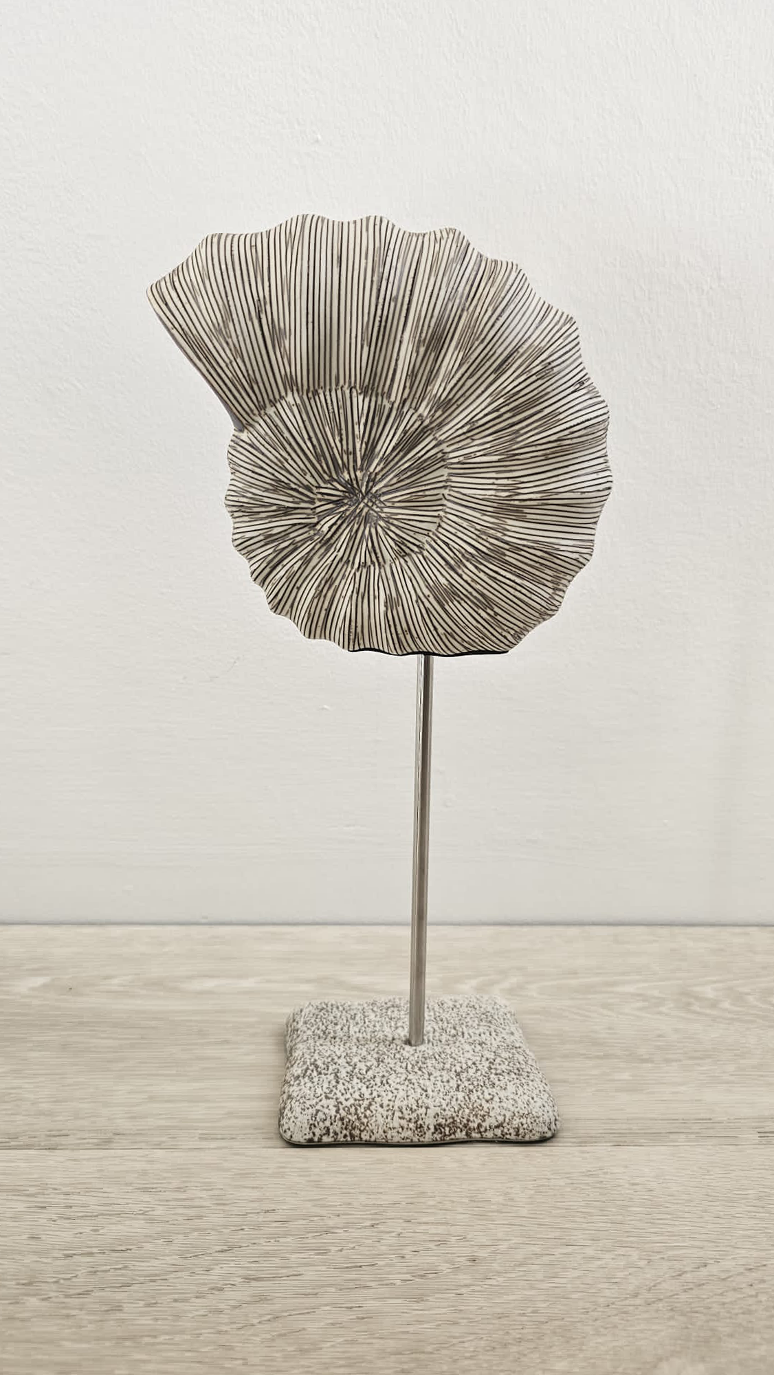 The Shell Stand - Large – chomcharm